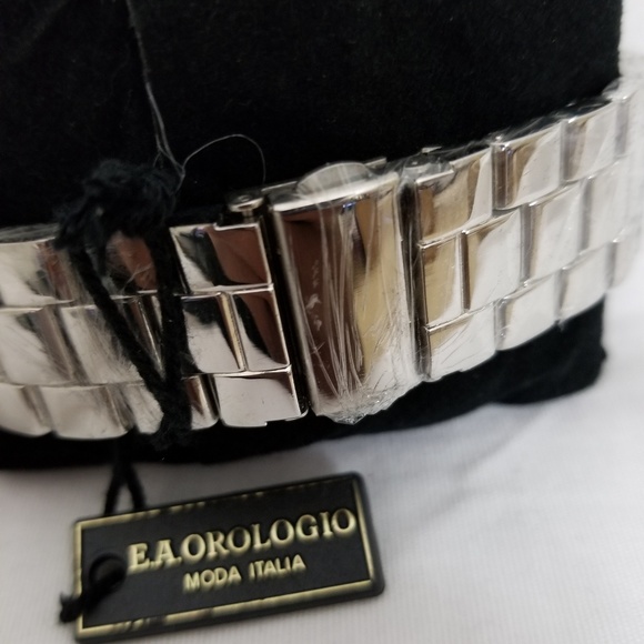 EA Silver tone watch - Picture 4 of 4